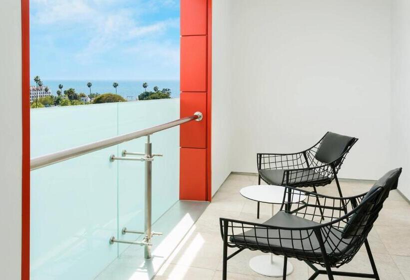 Номер Стандарт с Балконом, Courtyard By Marriott Santa Monica