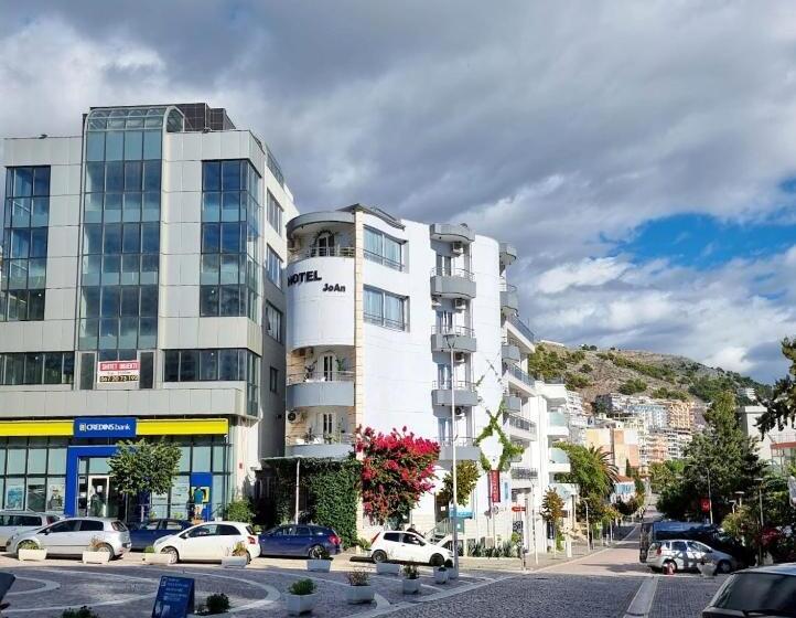 سوییت جونیور با چشم‌انداز دریا, Joan