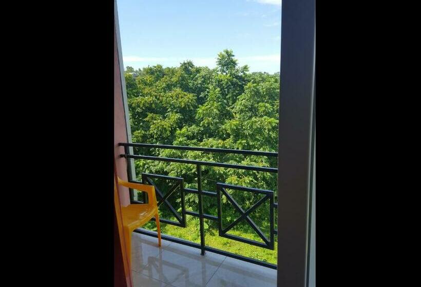 اتاق استاندارد سه تخته با بالکن, Near The Sea