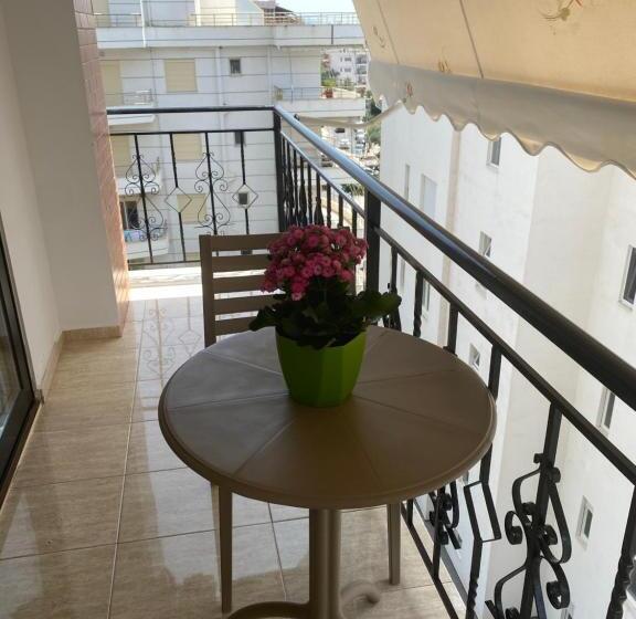 اتاق استاندارد سه تخته با بالکن, Augusto Rooms
