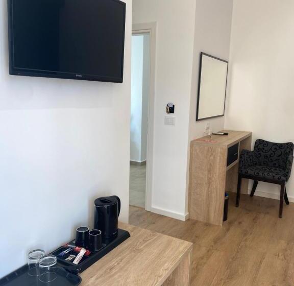 اتاق استاندارد سه نفره, Augusto Rooms