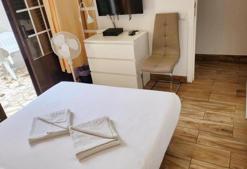Номер Стандарт, Blife Faro Beach Hostel & Rooms