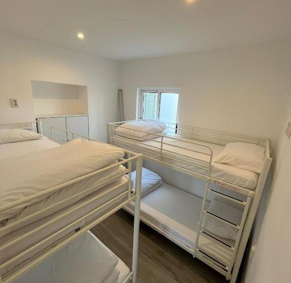 Кровать в Общей Комнате, Blife Faro Beach Hostel & Rooms