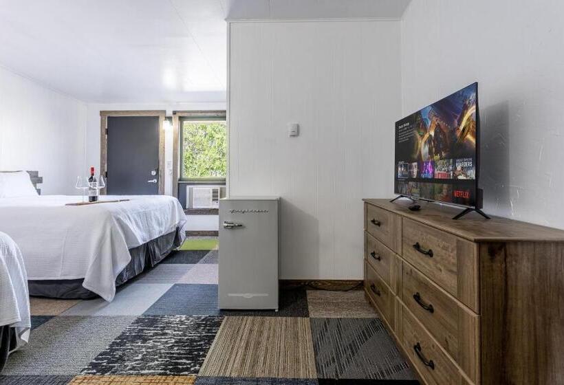Номер Стандарт, Copperhead Lodge