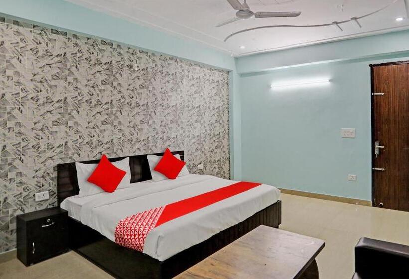 Трехместный Номер Классика, Oyo Flagship Hotel Umen