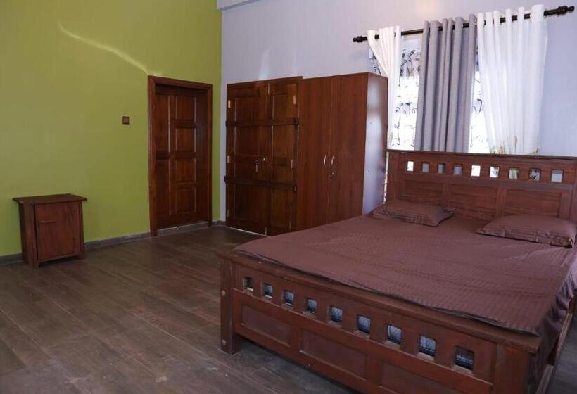 اتاق لوکس با بالکن, Hajiz Palace