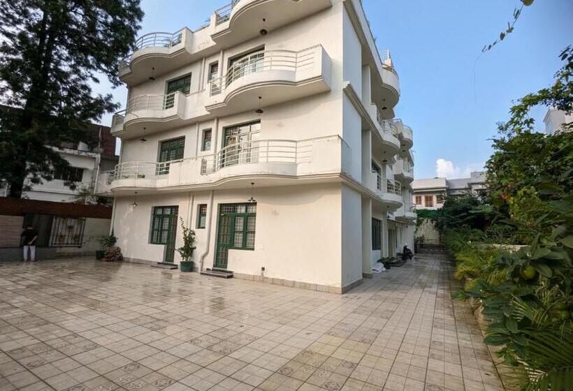 디럭스 룸, 15 Verandah