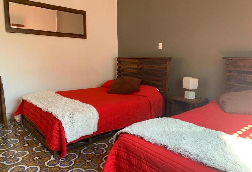 Трехместный Номер Стандарт Вид на Сад, H1915 Hotel Boutique