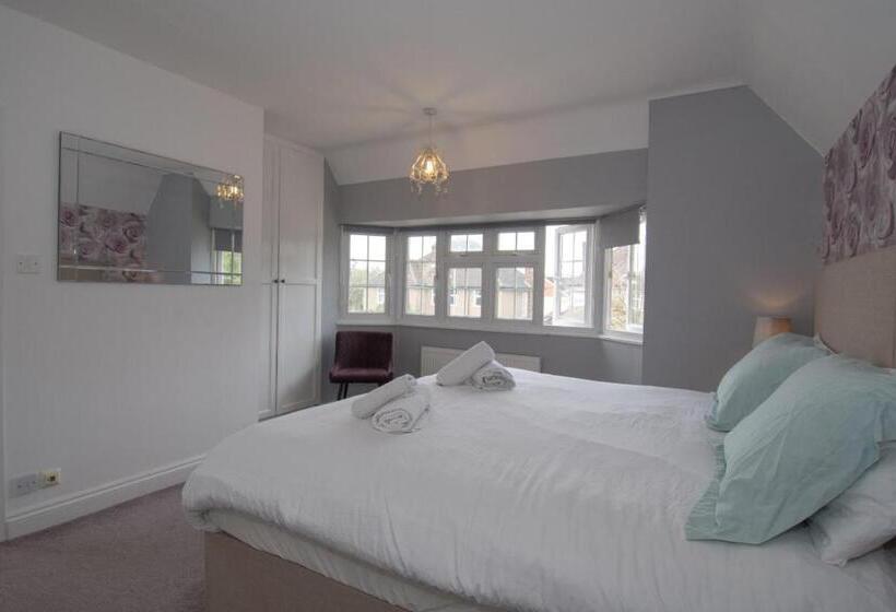 اتاق لوکس با تخت بزرگ, Elegant And Spacious Private Room With Ensuite