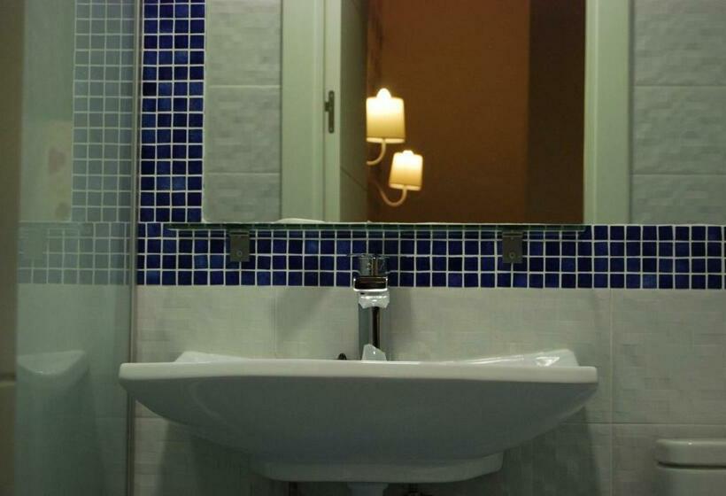 اتاق استاندارد, Hostal Petite Maman