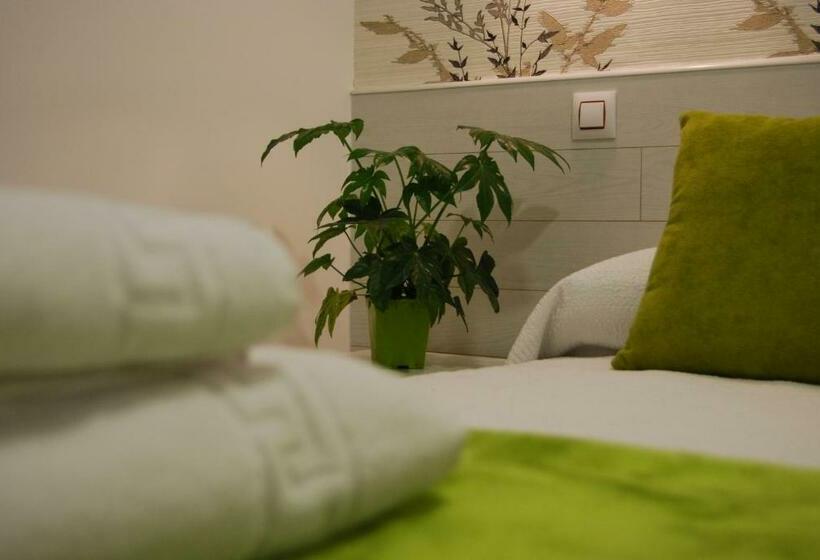 اتاق استاندارد, Hostal Petite Maman
