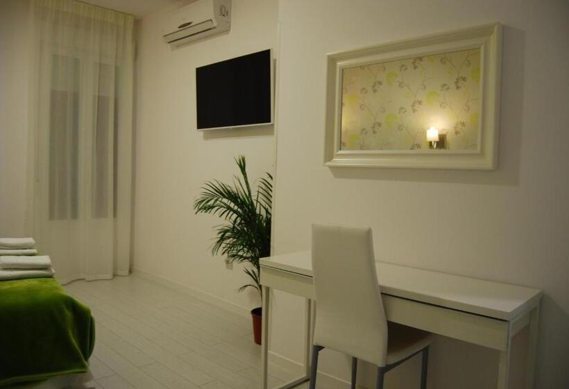 اتاق استاندارد یک نفره, Hostal Petite Maman