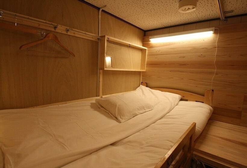 ルームシェアのワンベッド, Haruya Higashiyama