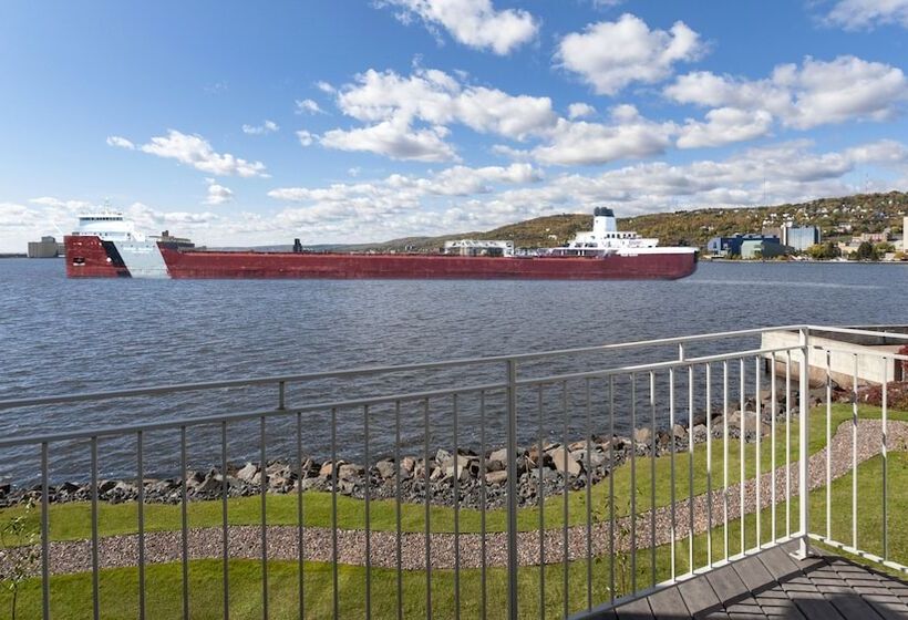 Juniorsviitti Liikuntarajoitteisille, South Pier Inn