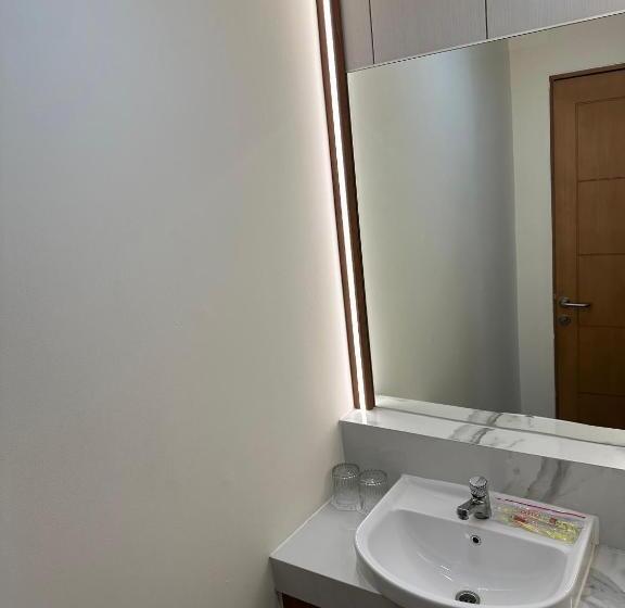 Quarto Estandar Cama King, D Primahotel Jemursari Surabaya