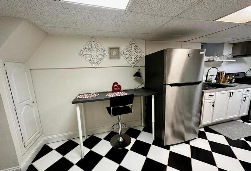 エコノミールーム, 4 A Diamond In Yonkers