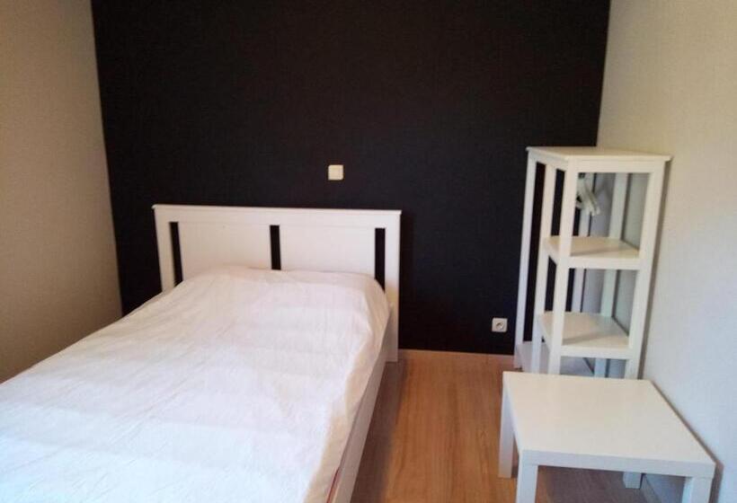 Номер Стандарт Совместная Ванная, Charming Room With Furnishings & Free Parking