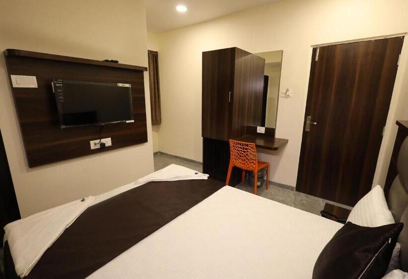Номер Deluxe, R K Residency Mahape
