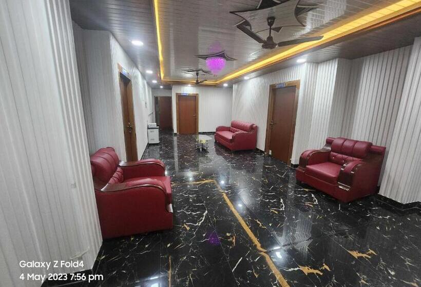 اتاق کلاسیک سه تخته, Oyo Hotel Brahmaputra