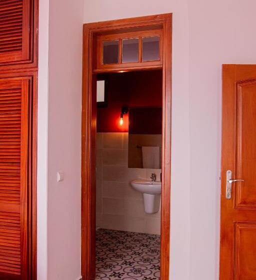 اتاق لوکس با بالکن و چشم‌انداز دریا, Villa Palmarina
