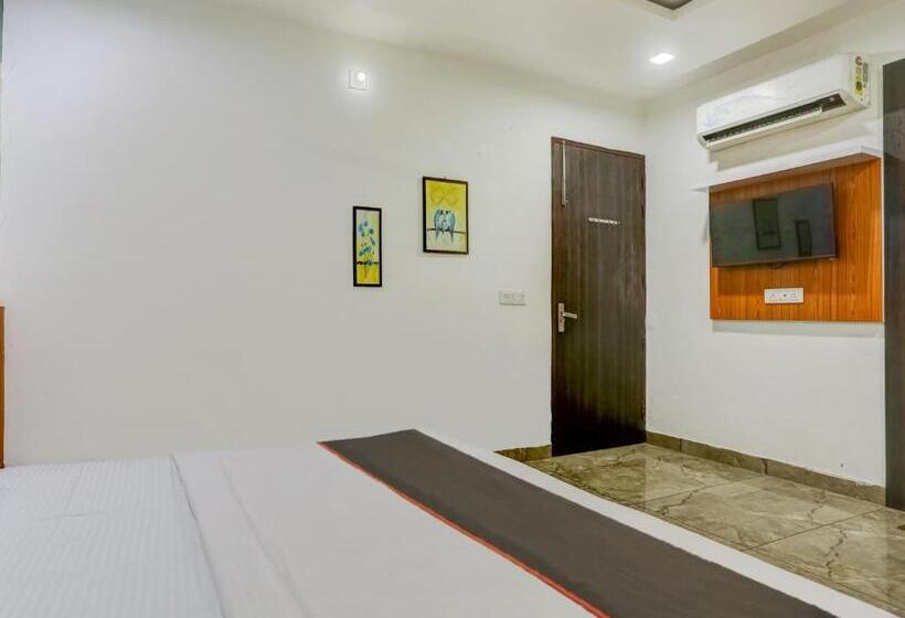 اتاق کلاسیک سه تخته, Collection O Mukur Hotel And Restaurant