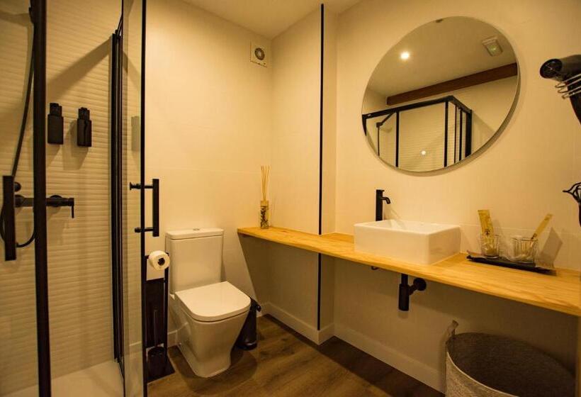 高级三人间, Hostal Nomade Santiago
