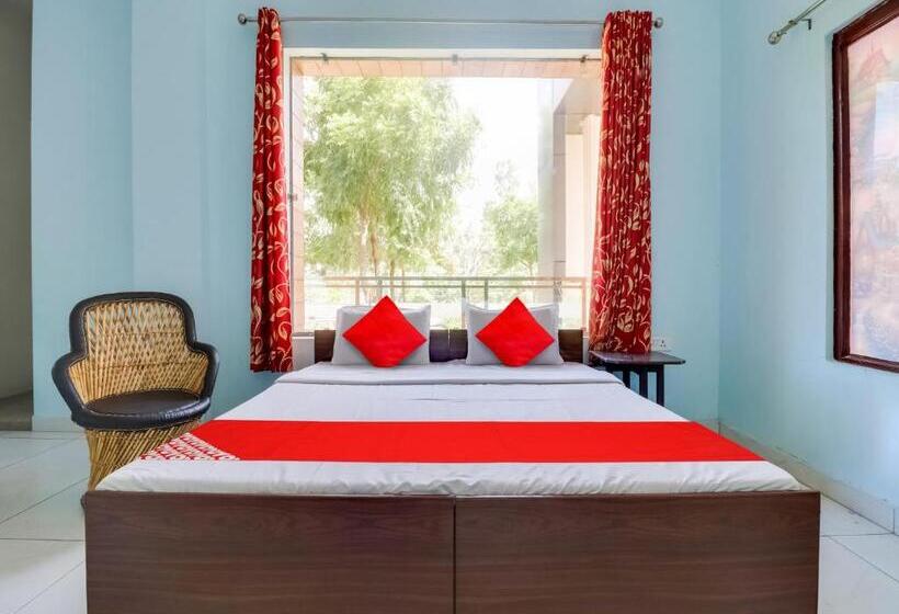 Трехместный Номер Классика, Oyo Flagship Hotel Kalindi Farms