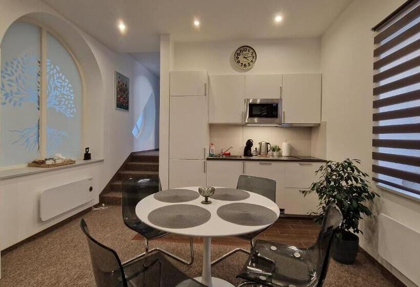 Апартаменты 1 Спальня, Red Lion Pub & Apartments Szentendre