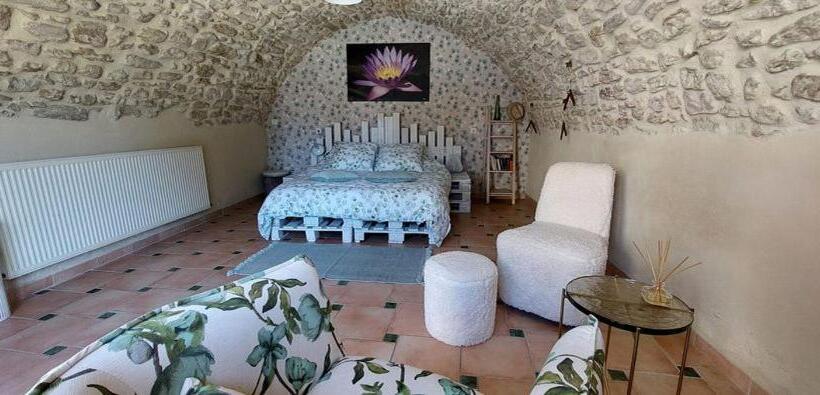Номер Стандарт, La Maison Wisteria