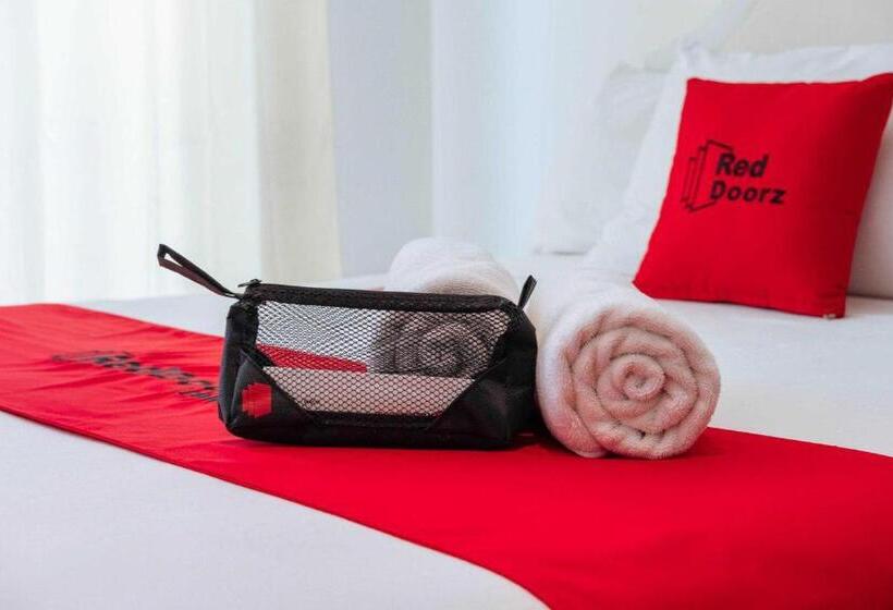 Номер Deluxe, Reddoorz Syariah Near Kantor Pajak Telanaipura Jambi