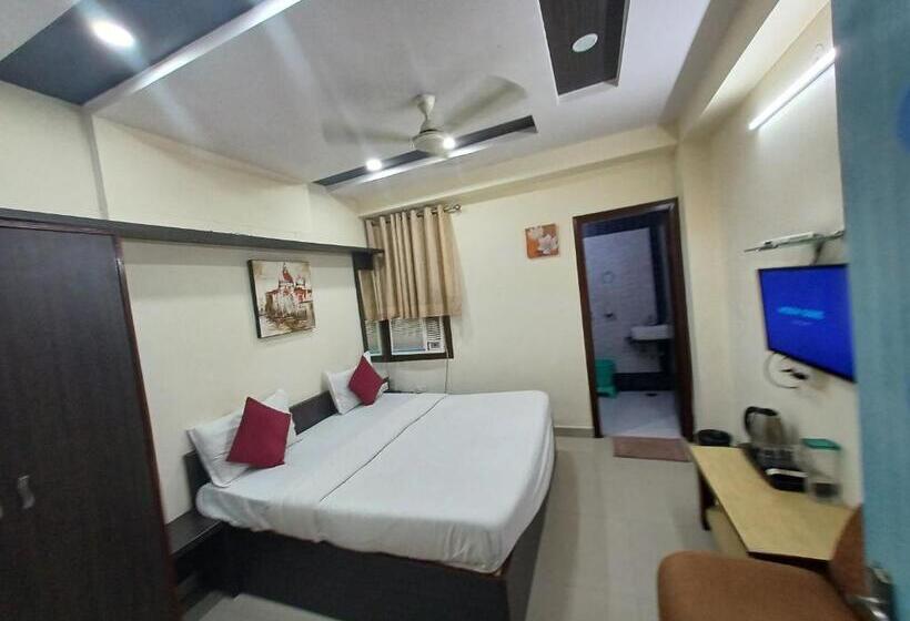 Номер Deluxe, V Inn Sindhi Camp