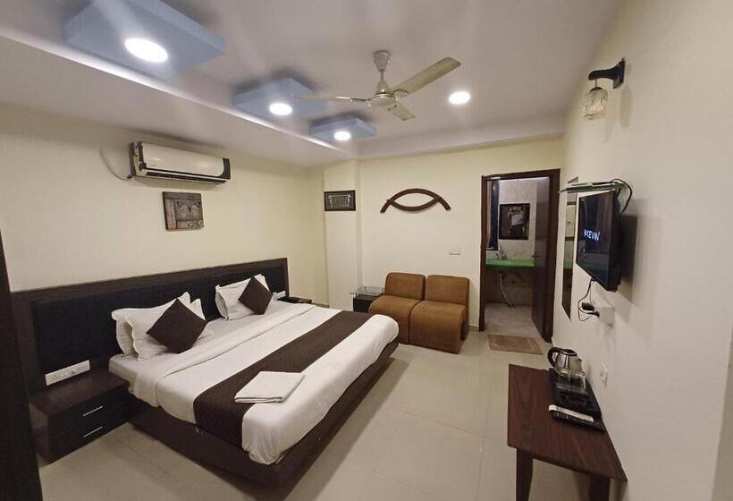 Номер Superior, V Inn Sindhi Camp