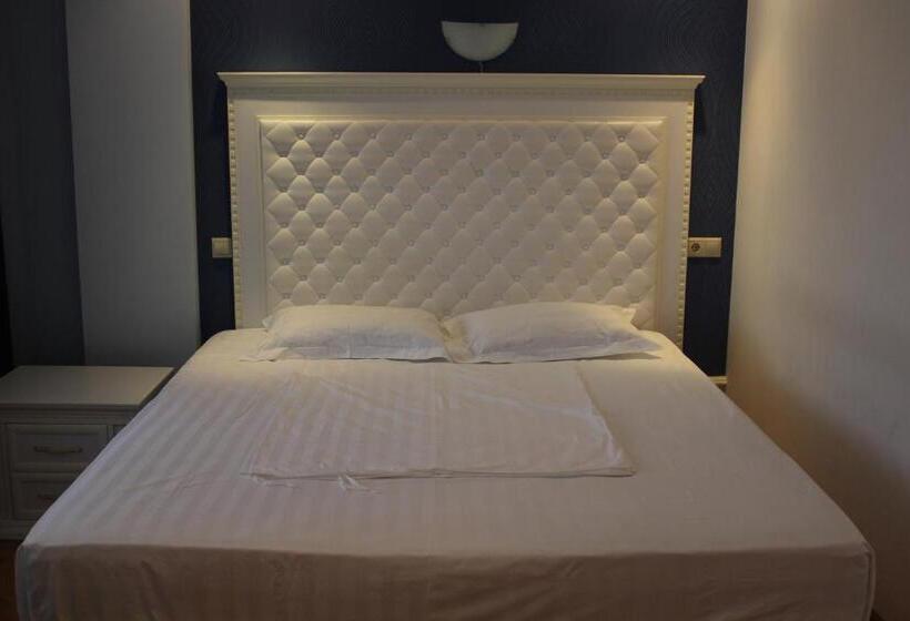 اتاق لوکس با بالکن, Grand Hotel Kapan, Armenia