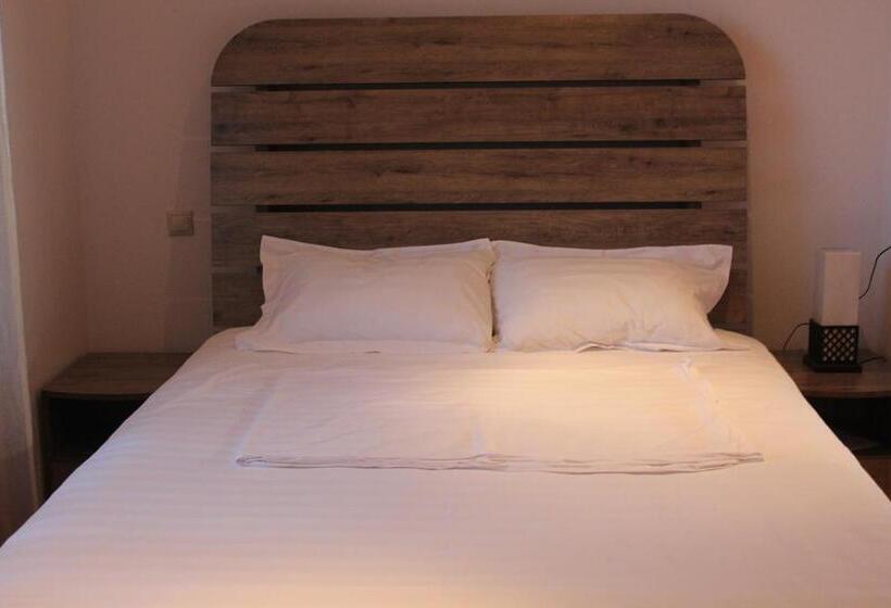 اتاق پریمیوم چهارنفره, Grand Hotel Kapan, Armenia