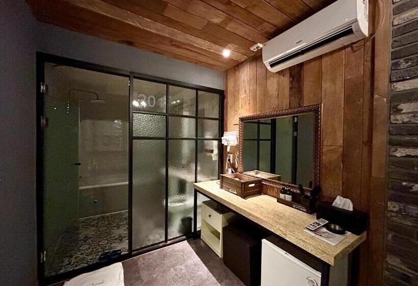 اتاق استاندارد, 2some Motel