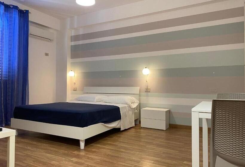 スタンダードスタジオ, Marina Di Petrolo Apartments