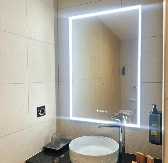 Люкс, Hôtel Oden Paris Ivry