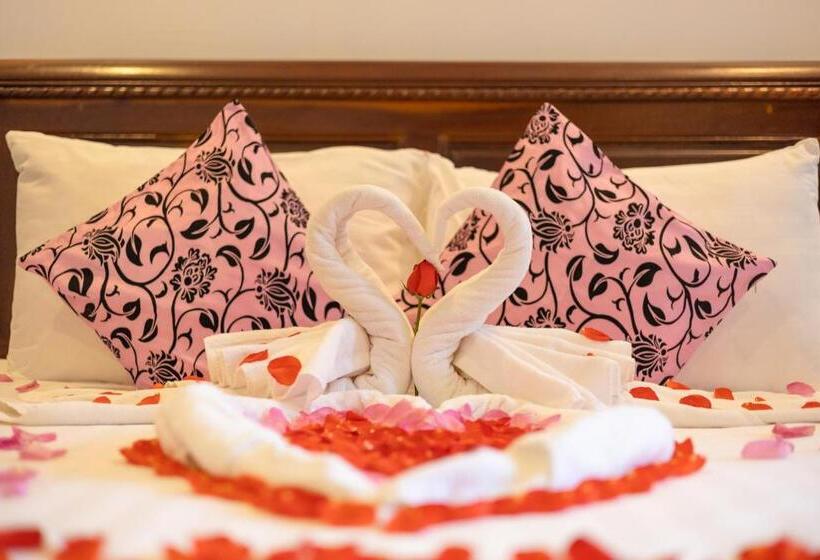 اتاق استاندارد با چشم‌انداز استخر, The Five Senses Boutique