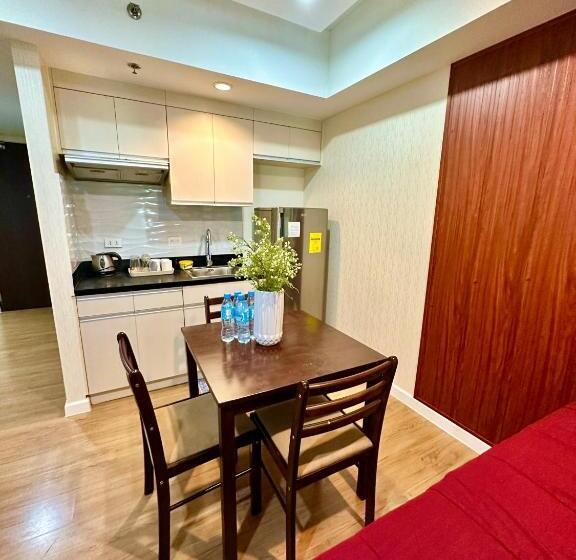 Апартаменты 1 Спальня Вид на Бассейн, Feels Like Home Condos Abreeza Place Tower 1 & 2