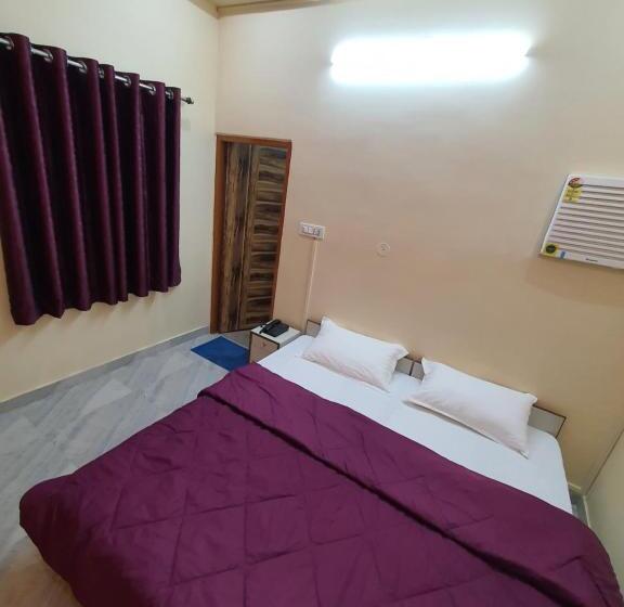 اتاق لوکس, Mahadeva Homes Guest House