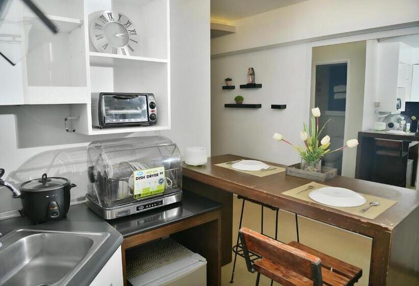 Quarto Deluxe, 1511 Avidatower 4 Atria Iloilo