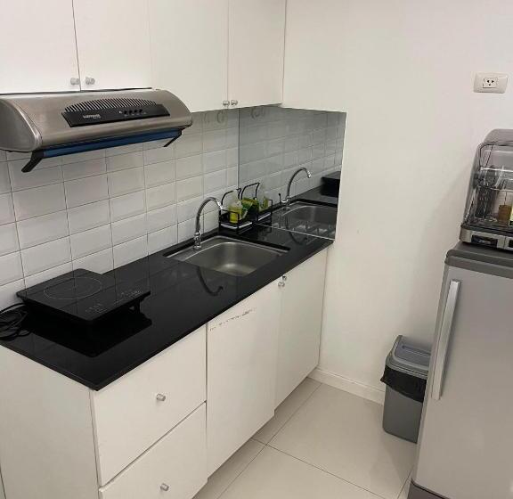 Quarto Economy, 1511 Avidatower 4 Atria Iloilo