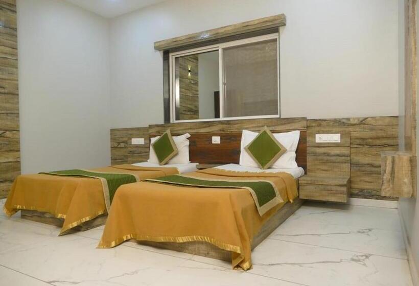 Номер Стандарт Трехместный, Non Ac Richa Hotel Palace Vadodara