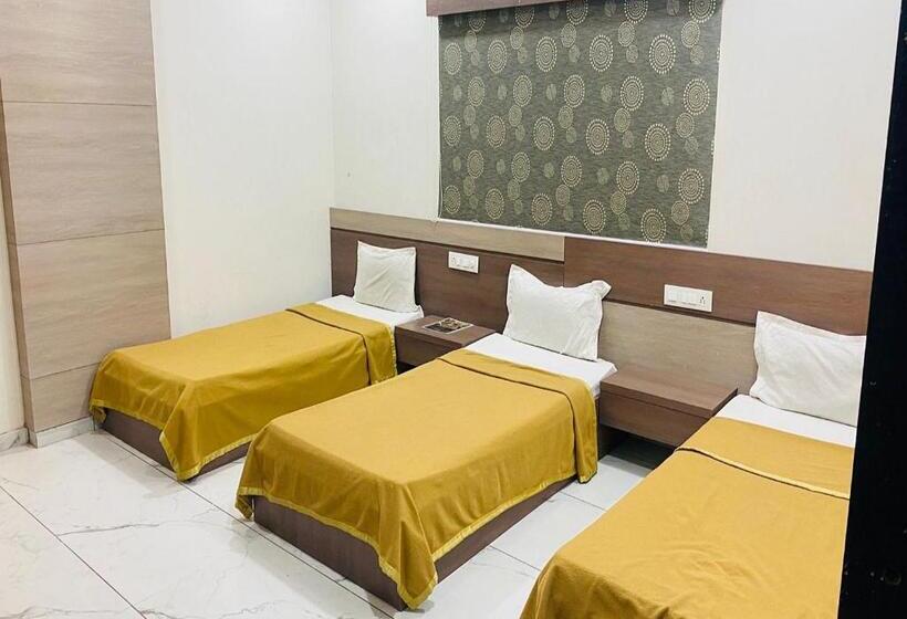 Номер Стандарт Трехместный, Non Ac Richa Hotel Palace Vadodara