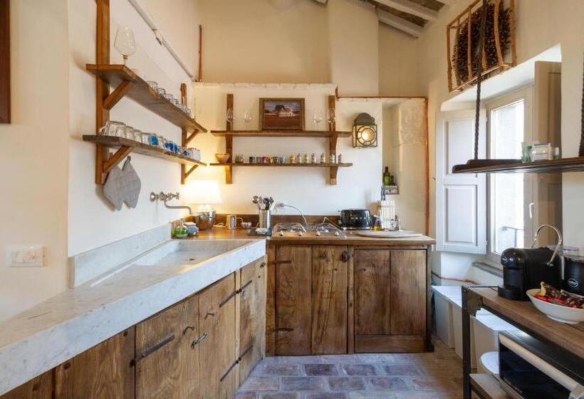 سوییت لوکس, La Suite Del Borgo