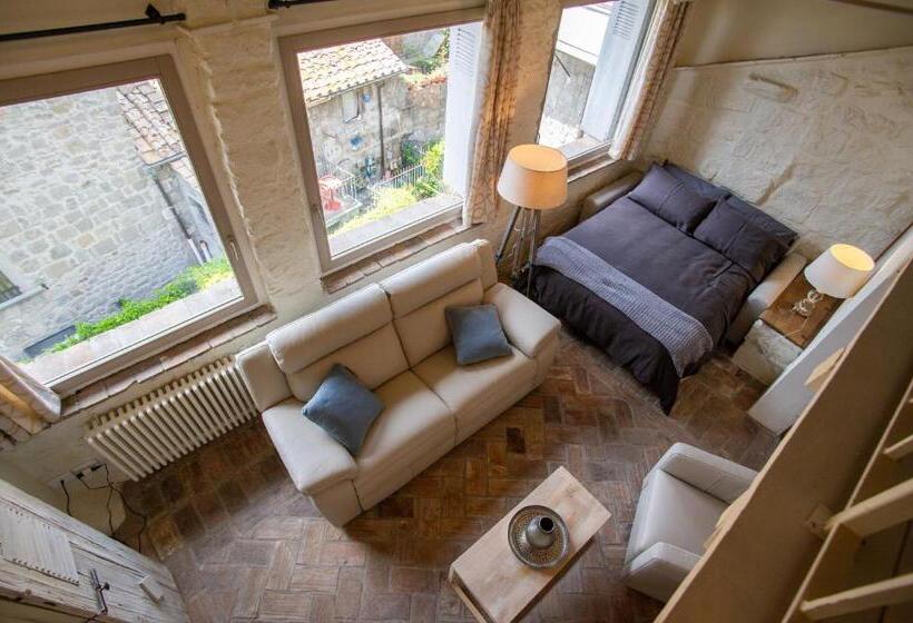 سوییت لوکس, La Suite Del Borgo
