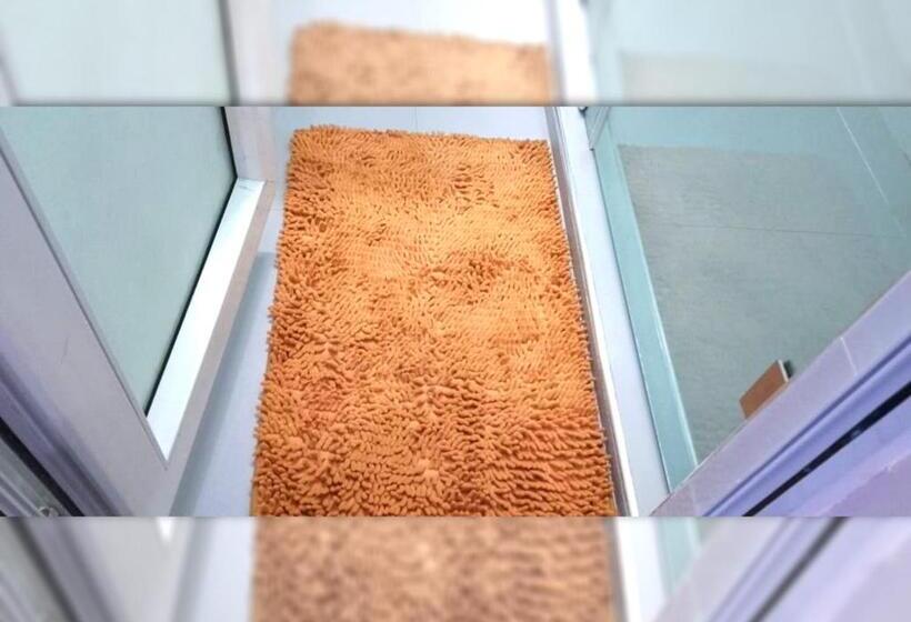 اتاق استاندارد یک نفره, Apartment 79 Hotel & Suite