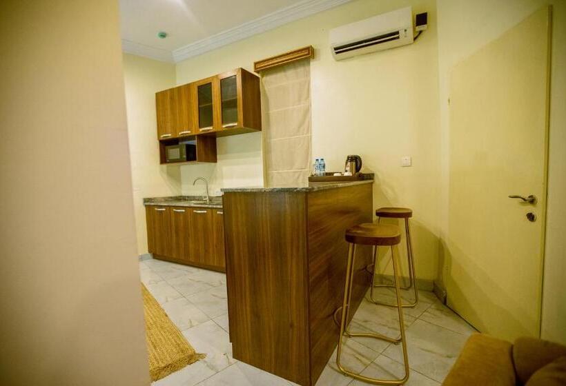 سوییت اجرایی, Apartment 79 Hotel & Suite