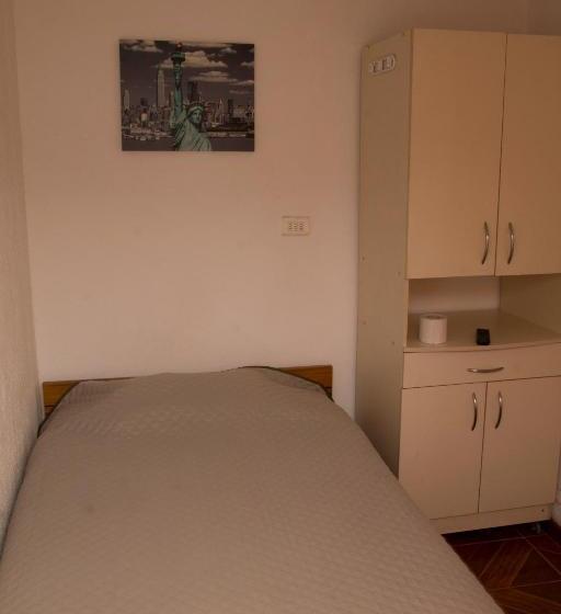 اتاق استاندارد یک تخته با سرویس بهداشتی مشترک, Hostal Quinta Normal