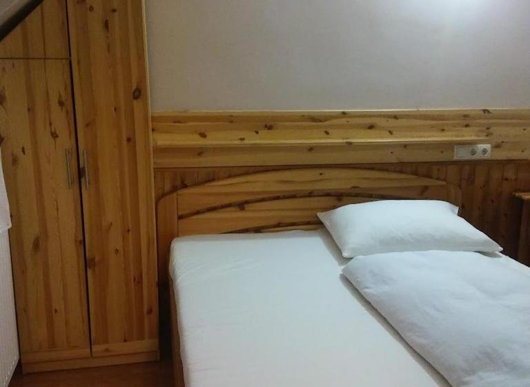 Номер Стандарт, Kispipa Panzió